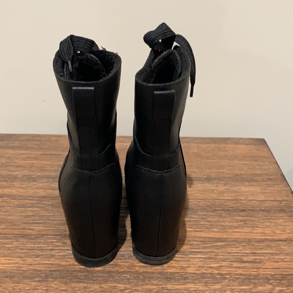 Universal Thread Wedge Boots - Picture 2 of 4